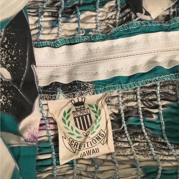 Rare 1980’s Vintage Hawaiian Floral Teal fitted sundress with Purple Accents - Picture 3 of 6